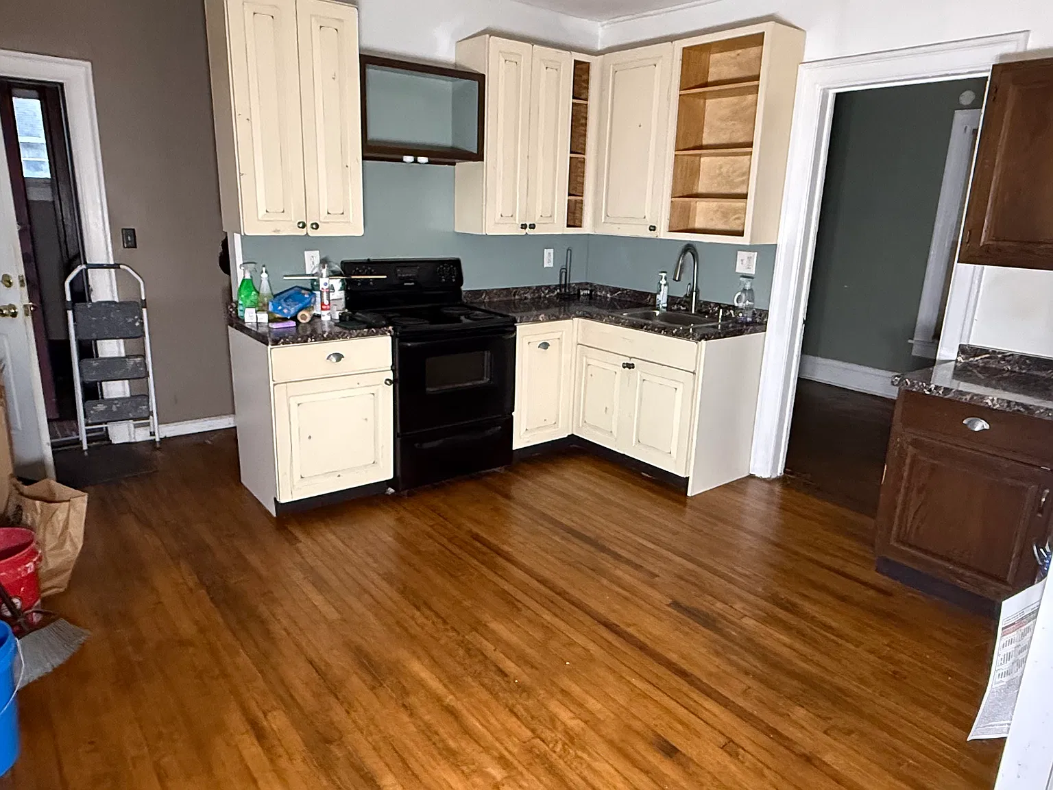 2 bed, 1000 sqft, $950 — Photo 2