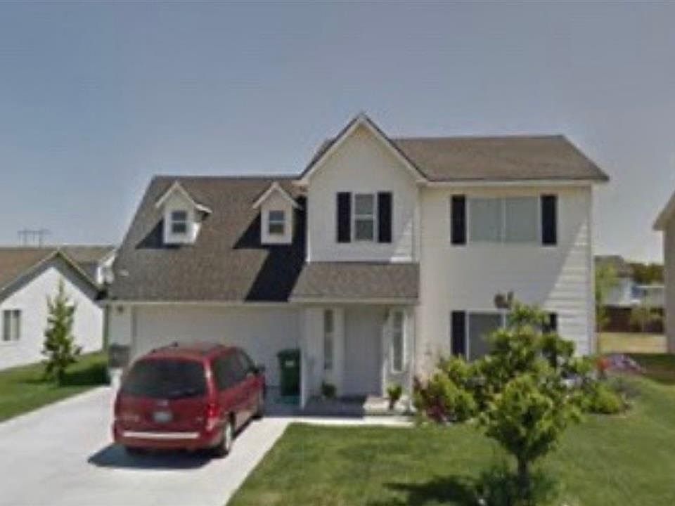 1st image of 927 N Douglas Ave