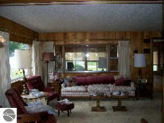 2nd image of 2711 Northeast Dr