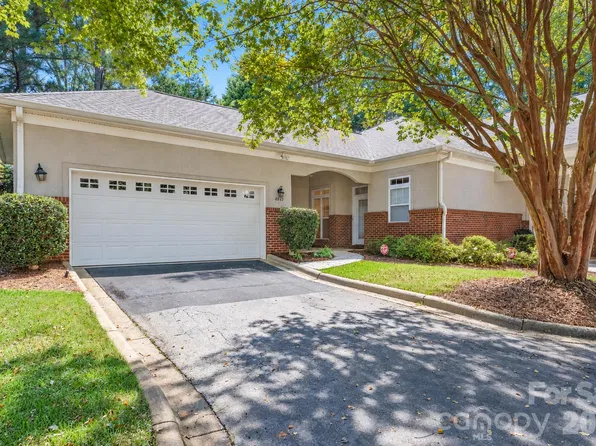 8845 Legacy Lake Ln, Charlotte, NC 28269