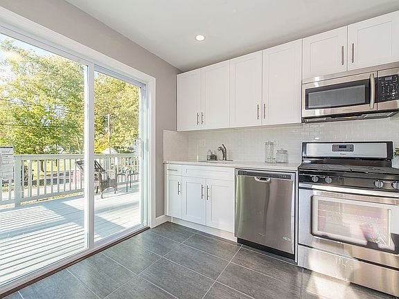 4th image of 6 Sunset Dr W