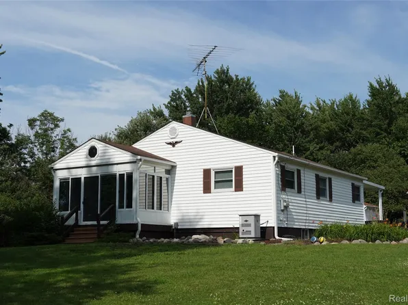 1295 Hadley Rd, Lapeer, MI 48446