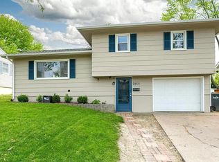 2901 Magnolia Dr, Bettendorf, IA 52722