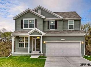 10955 Grant Cir, Papillion, NE 68046