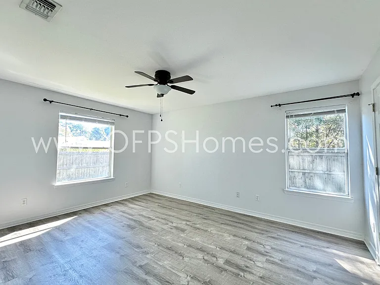 2426 Houston Cir — Photo 14