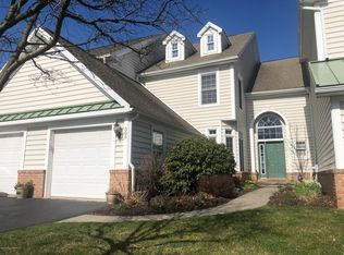 305 Thackeray Close #3E, Moosic, PA 18507