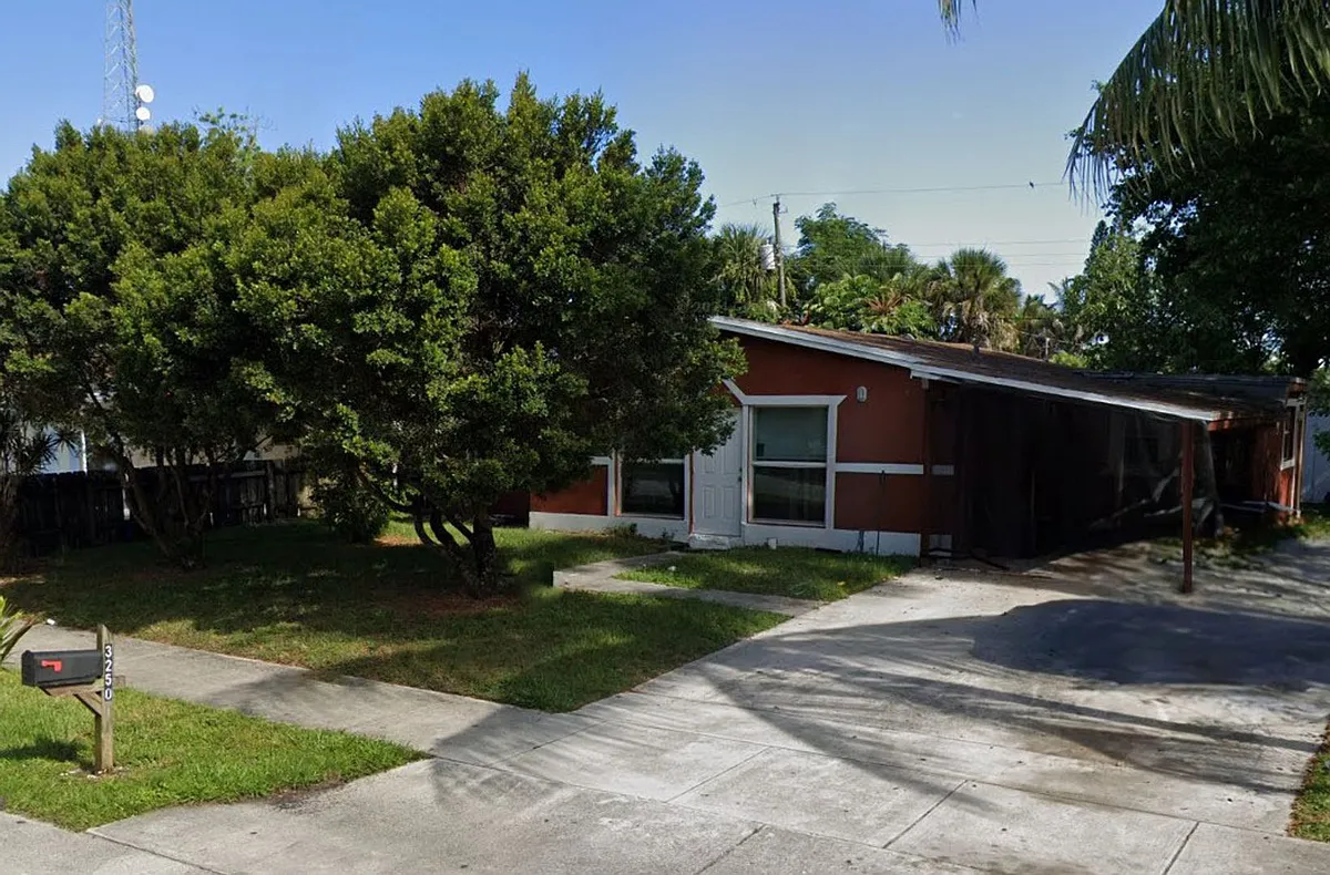 Building Photo - 3250 NW 18th Pl