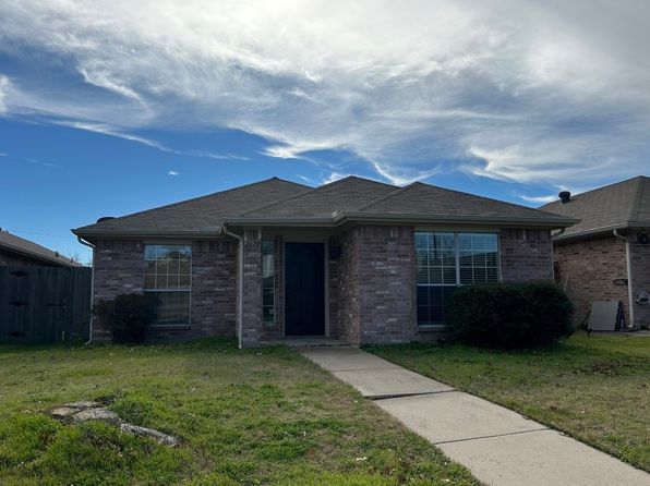 3 Bedroom Homes for Sale in Grand Prairie TX | Zillow