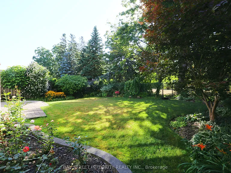 1906 Stoneybrook Ct — Photo 15