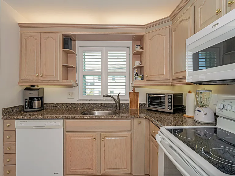 4049 Ocean Dr #305 — Photo 12