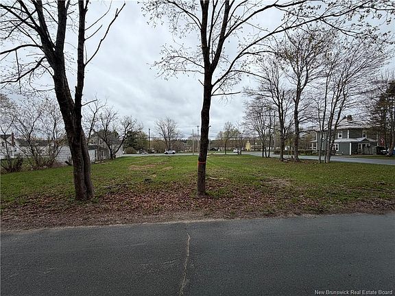 4th image of 2165 King George Hwy