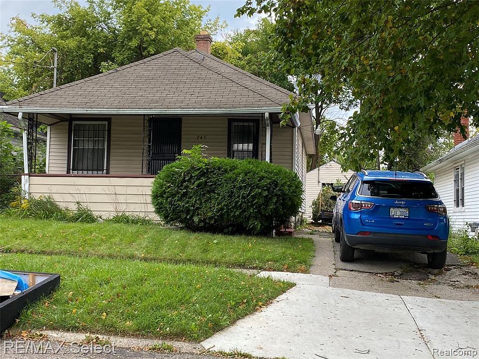 1st image of 745 E Marengo Ave