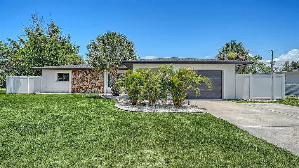 3 bed, 2.0 bath, 1576 sqft, $3,000 — Photo 4