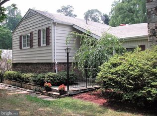 12 S Hughes St, Hamilton, VA 20158