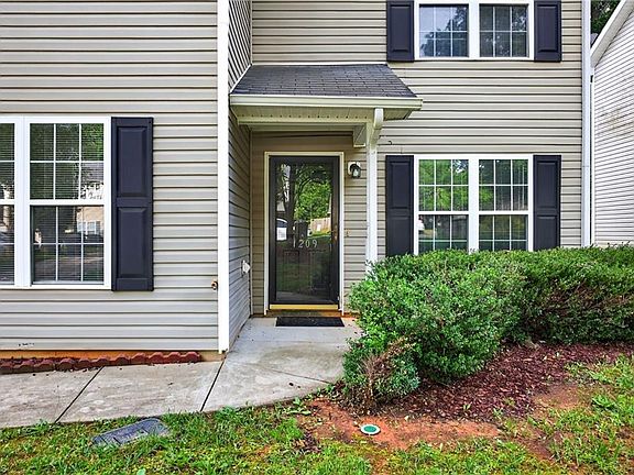 4th image of 1209 Maury Ln