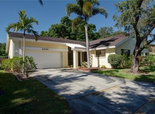 4230 Carriage Dr, Sarasota, FL 34241