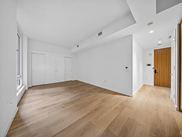 135 E 47th St #8B — Photo 5