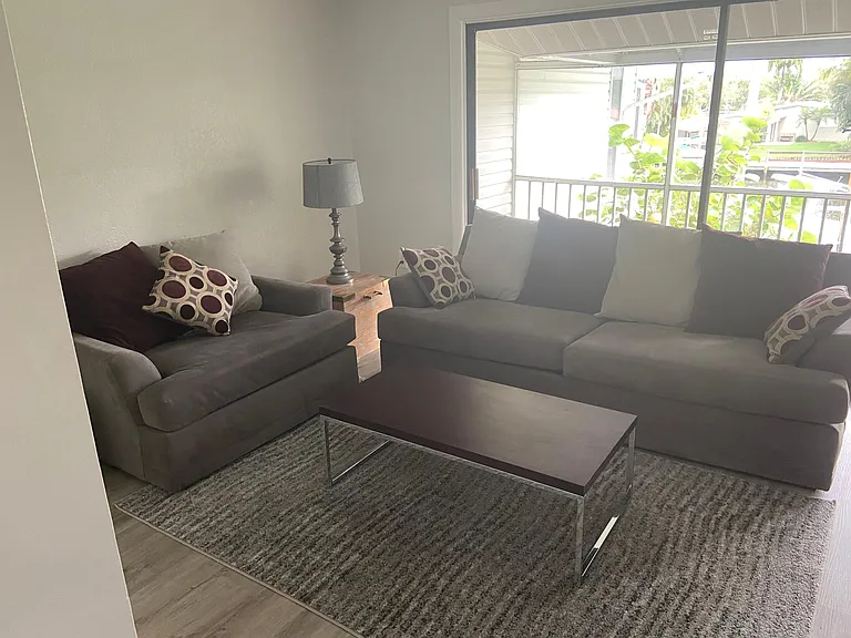 4827 Regal Dr — Photo 2