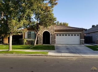 220 Hollyhill Dr, Bakersfield, CA