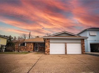 31 Lauderdale Dr, Rockport, TX 78382