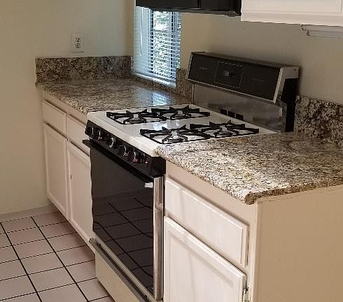 4th image of 2271 Duane St #13
