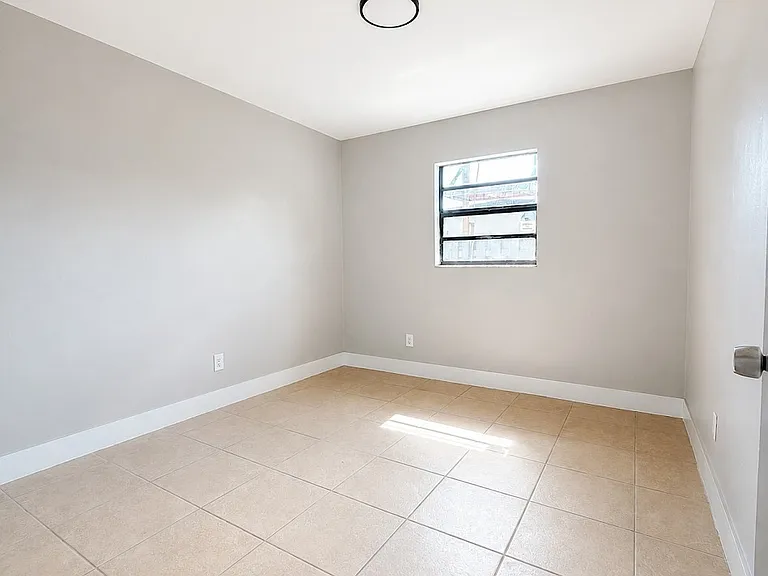 1572 Cypress Dr — Photo 7