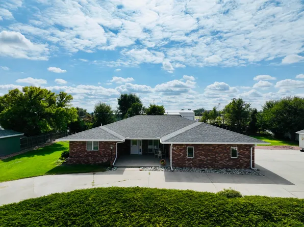 711 E Jackson St, Saint Francis, KS 67756