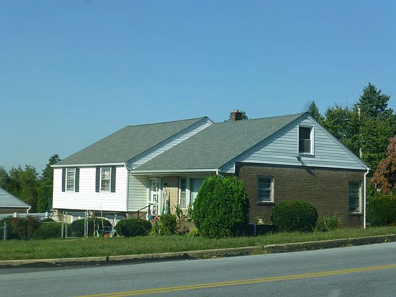 2nd image of 200 W 39th St