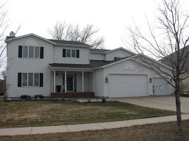 1st image of 916 42nd Ave N