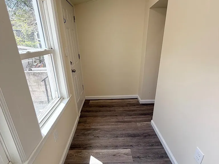240 W Ontario St #1 — Photo 13
