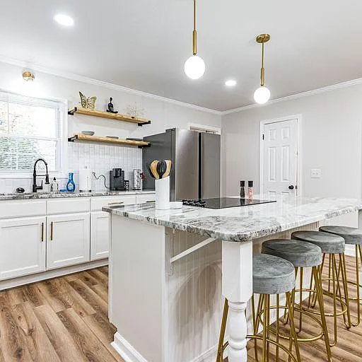 217 E Lee St — Photo 4