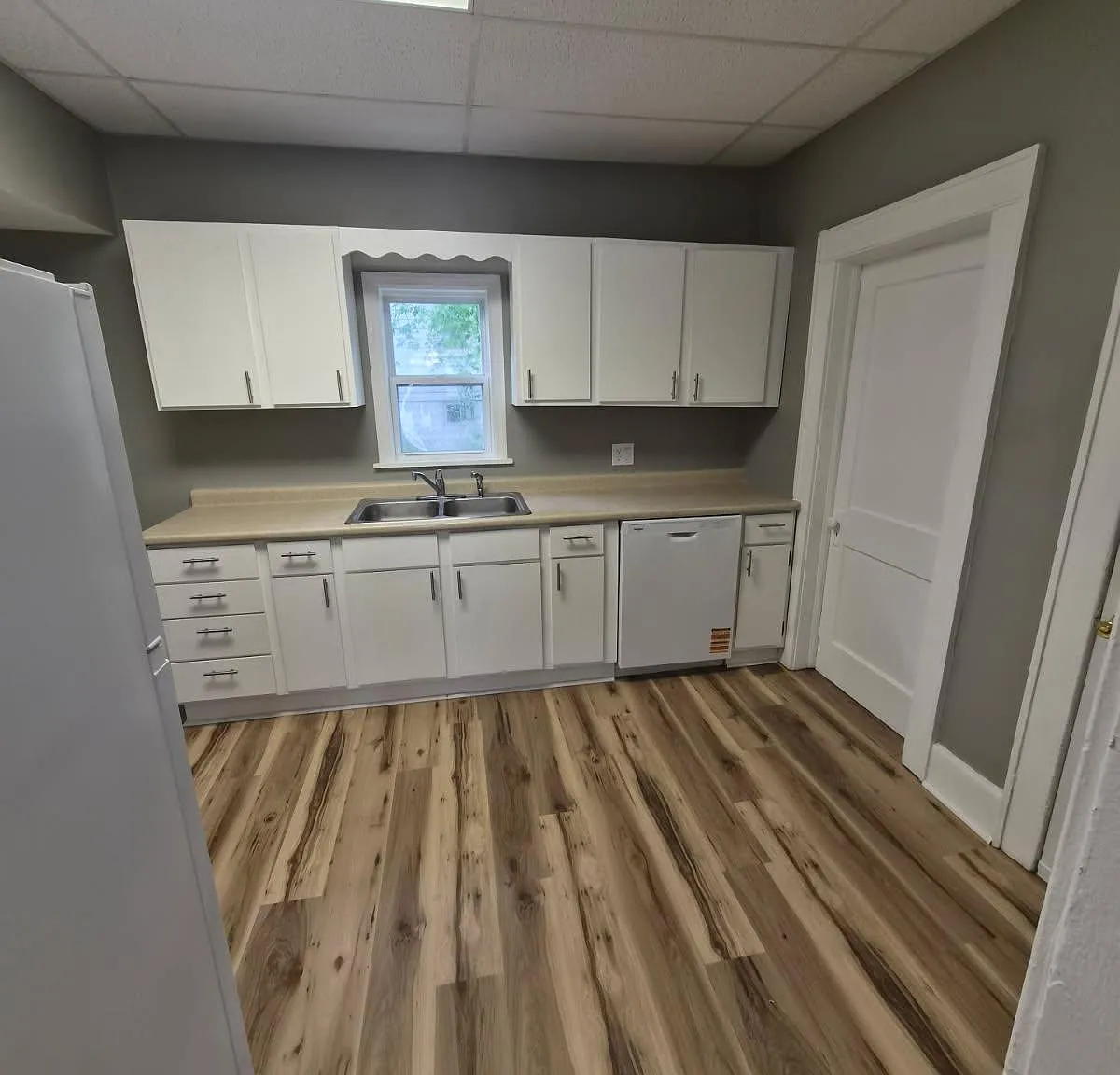 3 bed, $1,000 — Photo 3