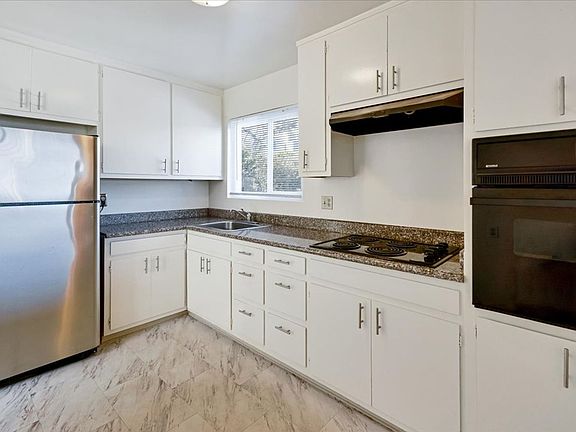 3rd image of 3250 Market St #3