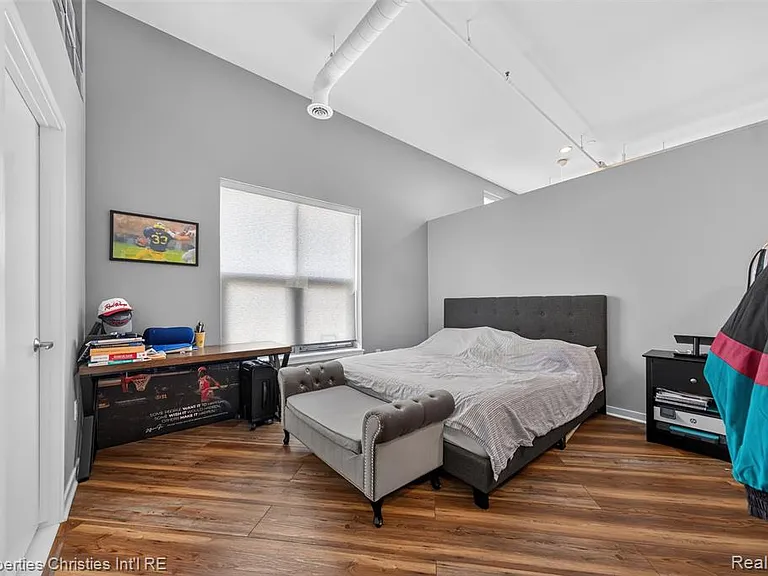 614 Troy St #105 — Photo 14
