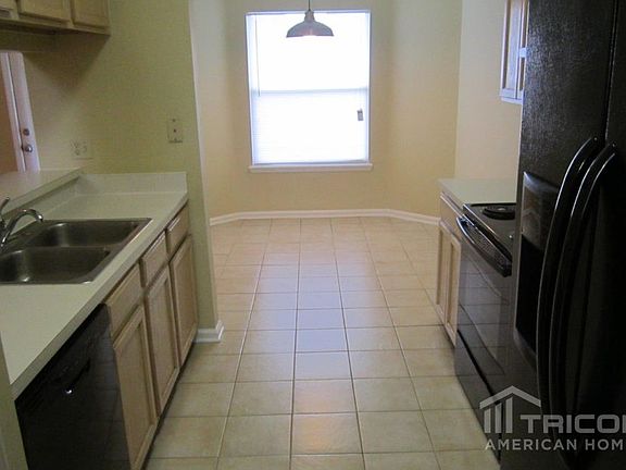 5th image of 302 Fawnridge Ln