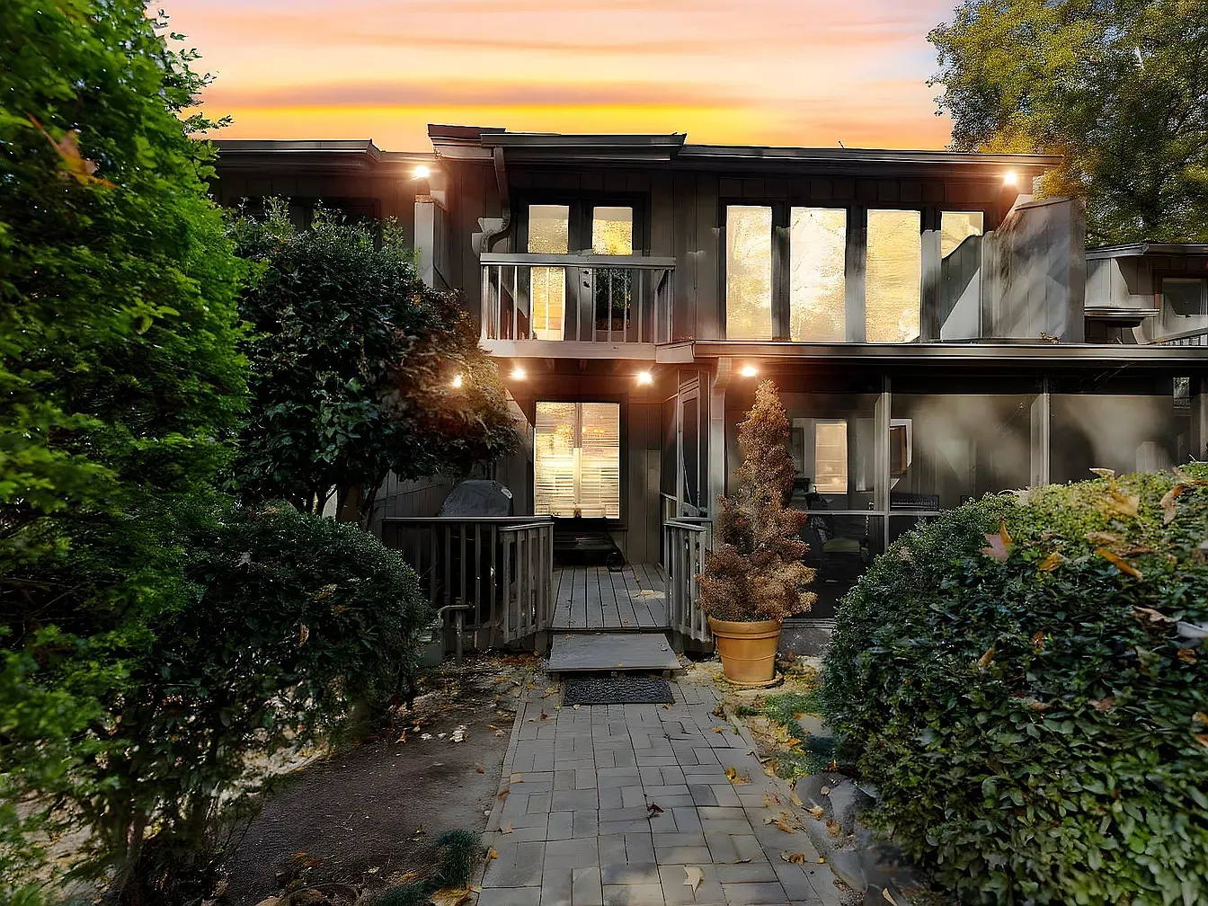 3 bed, 1978 sqft, $2,500 — Photo 1
