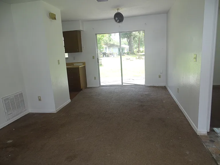 123 SE Bracken Way #102 — Photo 2