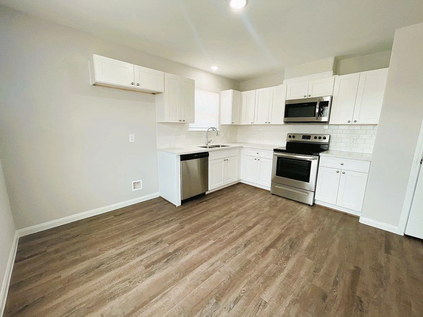 3 bed, 2.0 bath, 1140 sqft, $1,420 — Photo 3