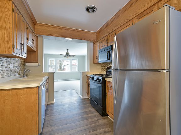 4th image of 7440 W Ardmore Ave