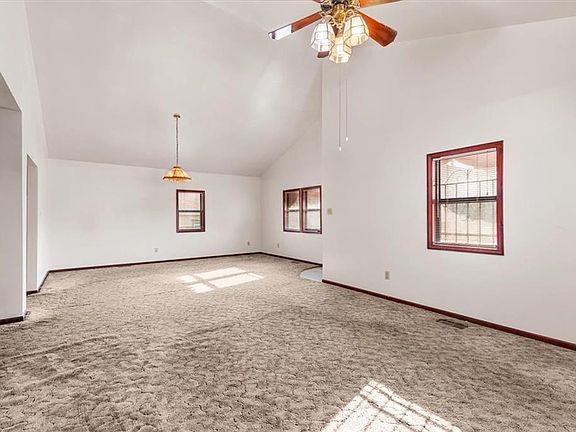 4th image of 2112 Summit St