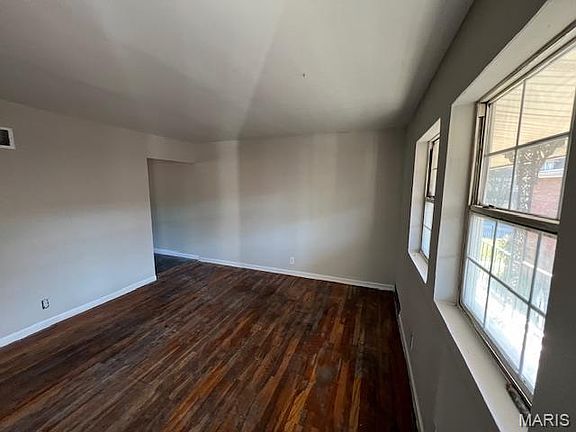 4th image of 8440 N Broadway St