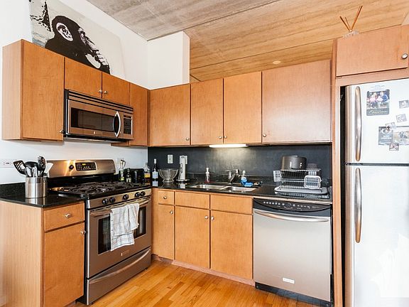 5th image of 625 N Franklin St #717
