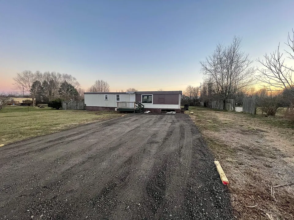 109 Plains Ln