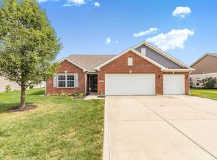 3233 S Courtney Dr, New Palestine, IN 46163