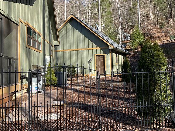 3rd image of 18 Twisted Birch Dr