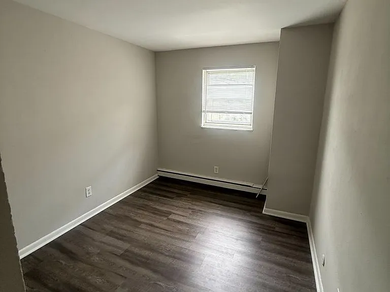 2036 Wayne Ave #E — Photo 12