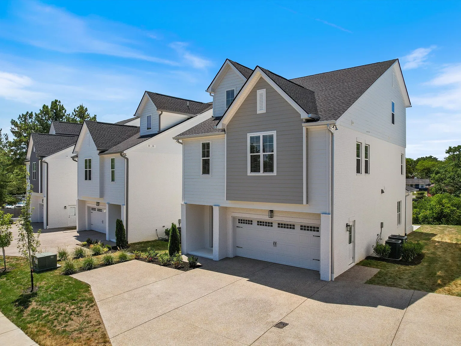 4 bed, 3.5 bath, 3156 sqft, $4,100 — Photo 3