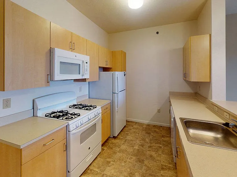 Hunters Pond Apartment Homes — Photo 38