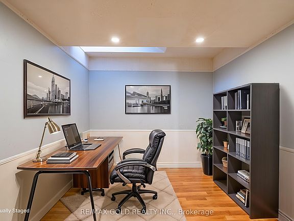 2nd image of 25 Clover Bloom Rd