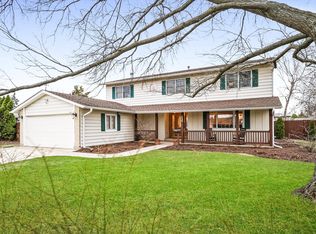 520 Lowestoft Ln, Elk Grove Village, IL 60007